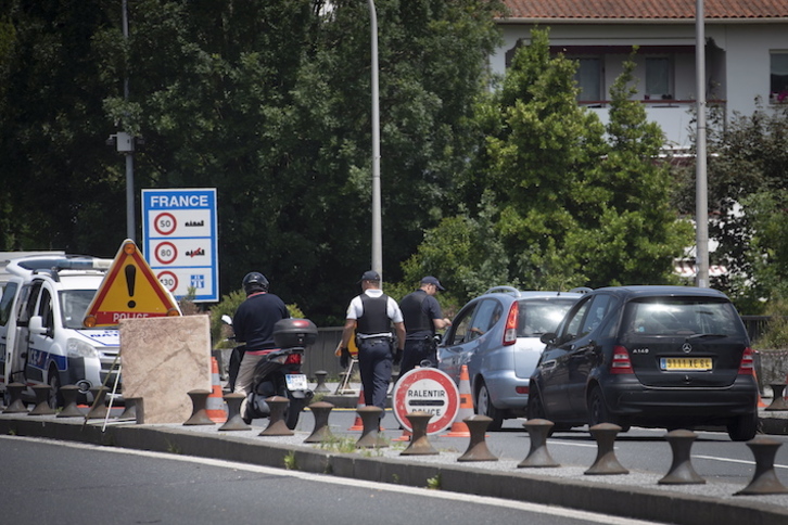 Imagen de archivo de un control en la muga. (Gorka RUBIO/FOKU)