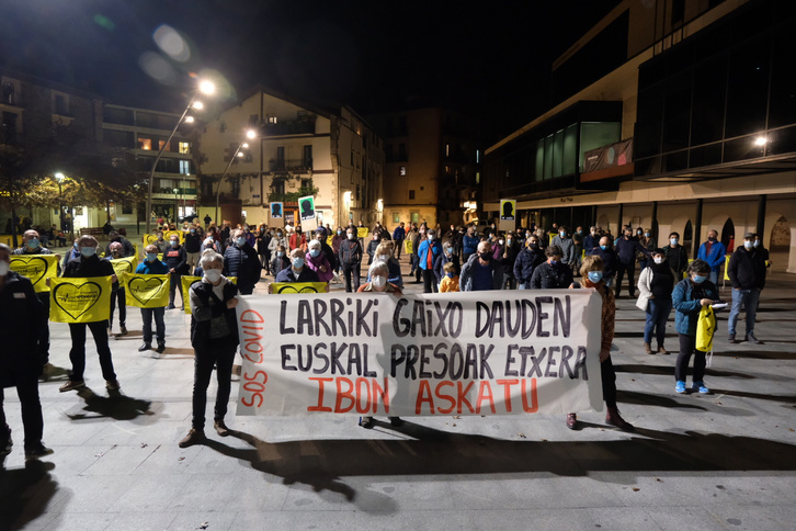 Concentración en Lasarte-Oria por la libertad de Ibon Fernández Iradi. (Jon URBE / FOKU)