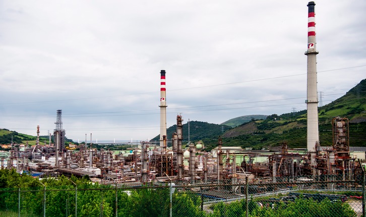 La refinería de Petronor, en Muskiz. (Luis JAUREGIALTZO / FOKU).