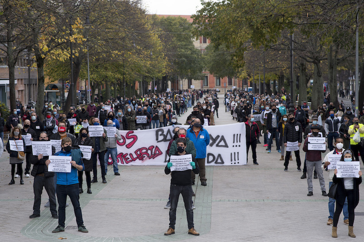 Movilización de trabajadores de la hostelería en el paseo de Sarasate de Iruñea. (Iñigo URIZ/FOKU)