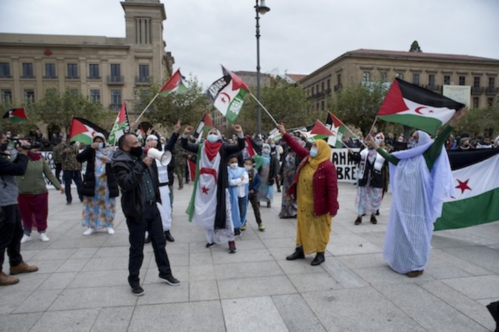 Sahararen aldeko elkarretaratzea, Iruñeko Gazteluko Plazan. (Iñigo URIZ/FOKU)