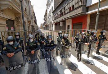 Las calles de Lima, durante la jornada de ayer. (Luka GONZALES / AFP)