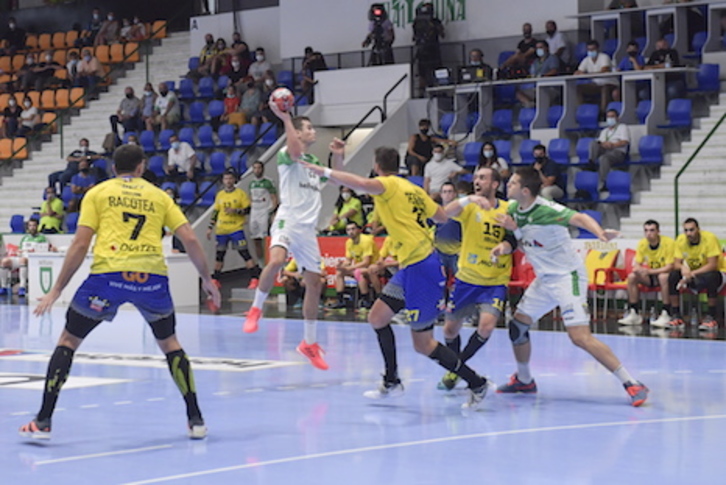 Helvetia Anaitasuna quiere recuperar la sonrisa en su visita a Cuenca. (Idoia ZABALETA/FOKU)