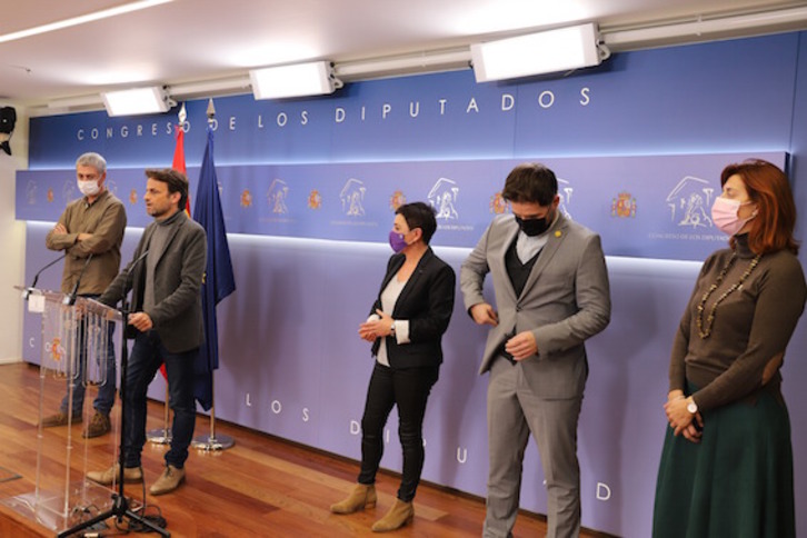 Rueda de prensa en el Congreso de representantes de las tres fuerzas de izquierda.
