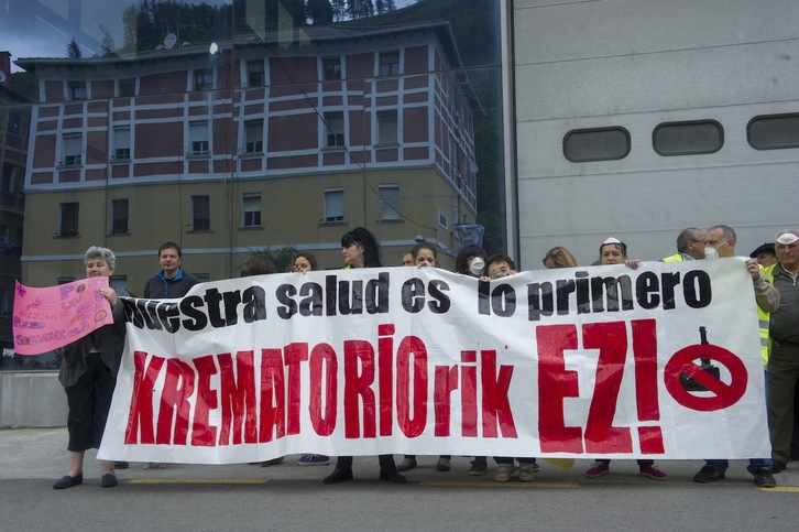 Protesta vecinal en Arbuio, en mayo de 2013. (Monika DEL VALLE/FOKU)