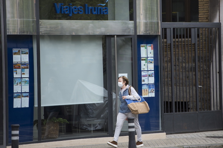 Agencias de viaje como esta de Iruñea, cerradas forzosamente por las restricciones. (Iñigo URIZ | FOKU)