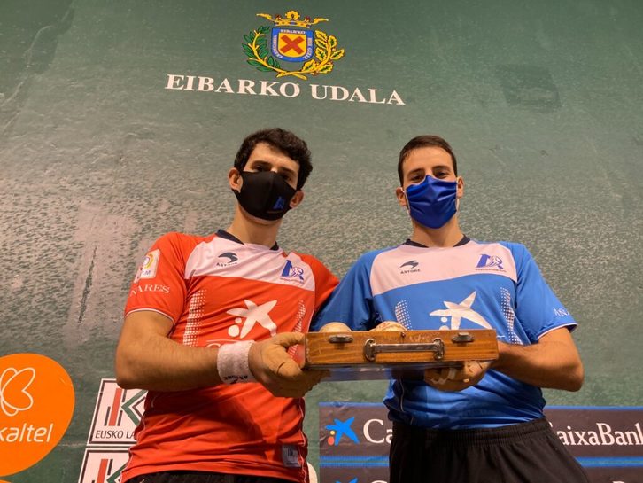 Jokion Altuna eta Dario gaurko material aukeraketan. (ASPEPELOTA)