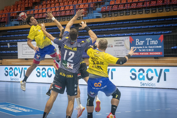 Rodrigo Salinasen golek beste aire bat eman diote Bidasoa-Iruni. (Gorka RUBIO/FOKU)