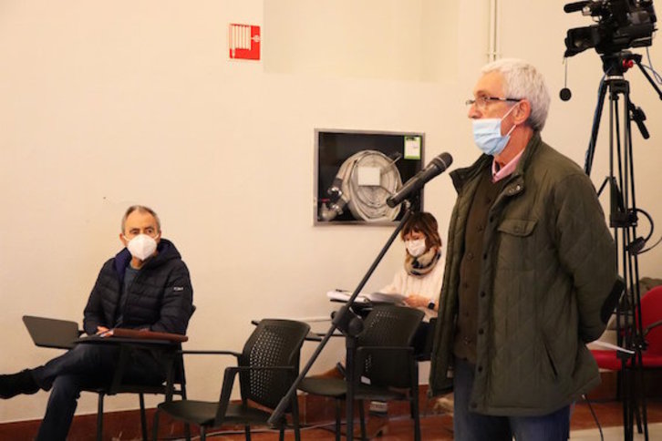 Andoni Txasko y Josu Ibargutxi ante el Pleno de Gasteiz. (@ehbildugasteiz)