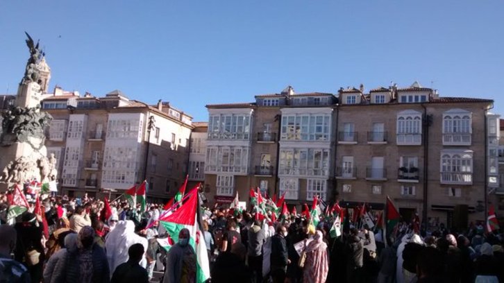 La movilización en solidaridad con el Sahara llevada a cabo en Gasteiz. (@pabloaretxa)