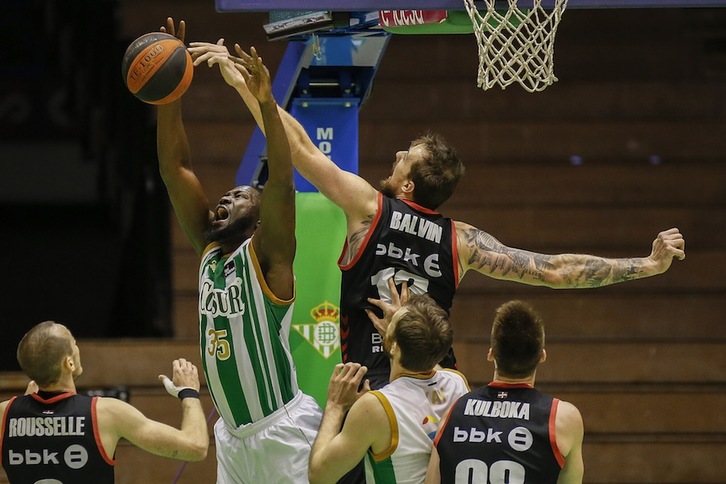 En ataque y en defensa, Ondrej Balvin ha sido el elemento diferencial del triunfo de Bilbao Basket. (F. RUSO / ACB PHOTO)