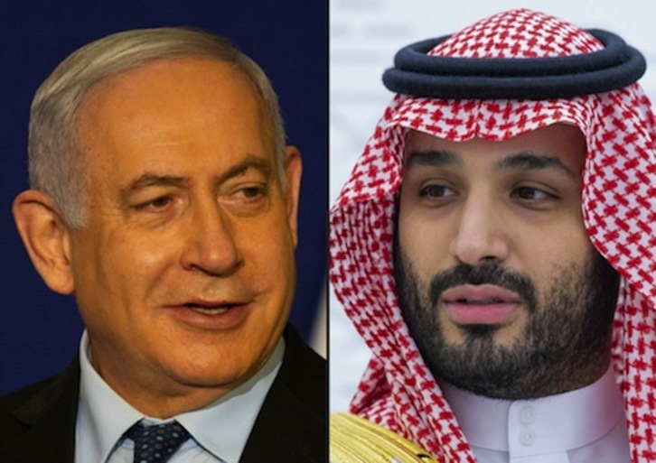 El primer ministro israelí y Mohamed Bin Salman.(Bandar AL-JALOUD/AFP) 