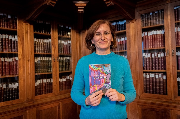 Yurre Ugarte idazlea, ‘Lilurabera’ lan berriarekin. (Gorka RUBIO I FOKU)