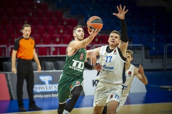 Nahi eta ezinean aritu da Baskonia: tarteka ongi, baina errusiarren defentsak itota azkenean. (Jaizki FONTANEDA / FOKU)