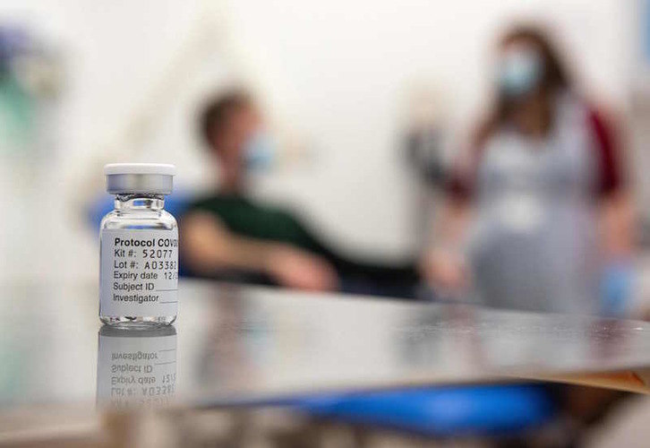 Pruebas de vacuna en Londres. (John CAIRNS | AFP)