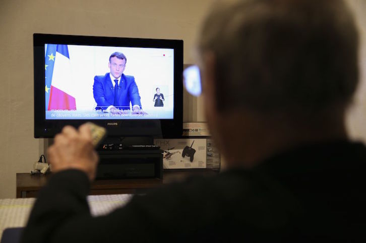 Macron ha hecho promesas que deberán confirmarse si bajan, y mucho, las cifras de contagios. (Pascal POCHARD-CASABIANCA/AFP) 