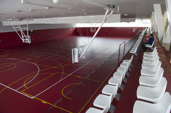 Interior del centro cívico de Salburua. (Raul BOGAJO/FOKU)