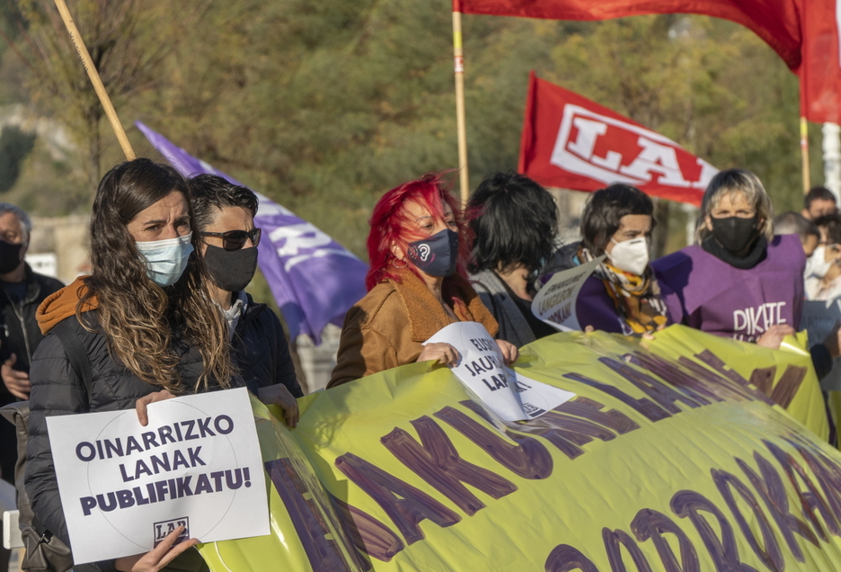 LAB sindikatua Hego Euskal Herriko lau hiriburuetan mobilizatu da; irudian, Donostian. (Andoni CANELLADA / FOKU)