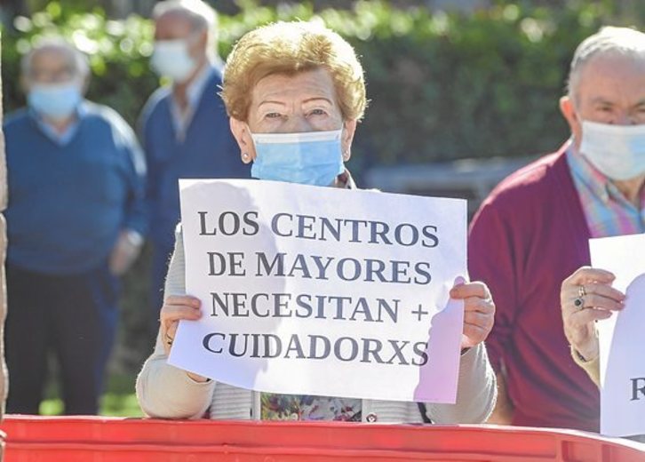 Protesta de usuarios de residencias en Iruñea. (Idoia ZABALETA/FOKU)