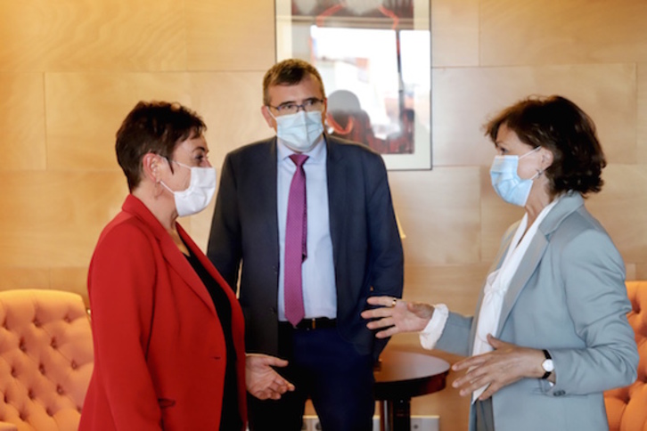 La portavoz de EH Bildu en el Congreso, Mertxe Aizpurua, en la reunión que mantuvo con la vicepresidenta del Gobierno español, Carmen Calvo.
