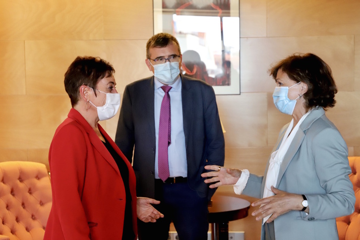 La portavoz de EH Bildu en el Congreso, Mertxe Aizpurua, en la reunión que mantuvo con la vicepresidenta del Gobierno español, Carmen Calvo.