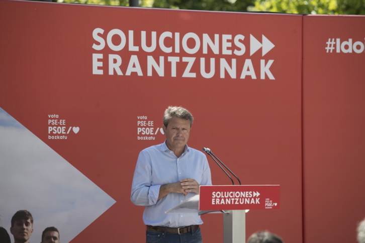 Santano, alcalde de Irun, en un acto de partido. (Juan Carlos Ruiz/FOKU)