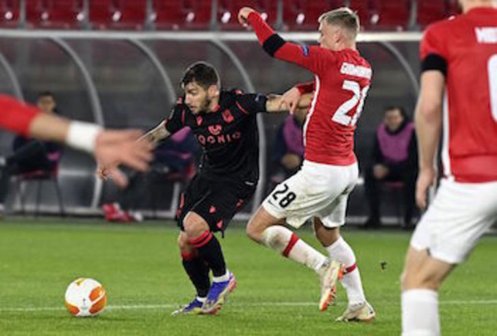 Portu, Gudmundssonekin Realak ostegunean Alkmaaren jokatutako partidan. (Olaf KRAAK/AFP)