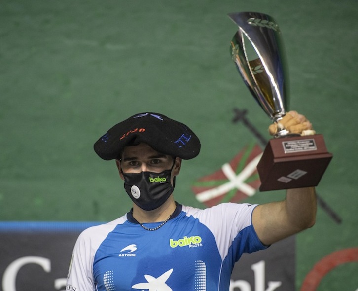 Arteagak bigarrenez jantzi du Promozioko Buruz Buruko txapela (Jon URBE / FOKU)