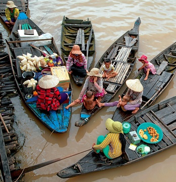 Ibaian erabateko bizitza dago.