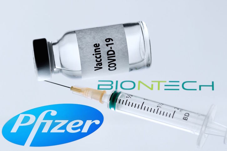 Vacuna contra el covid-19 de Pfizer y Biontech. (JOEL SAGET / AFP)