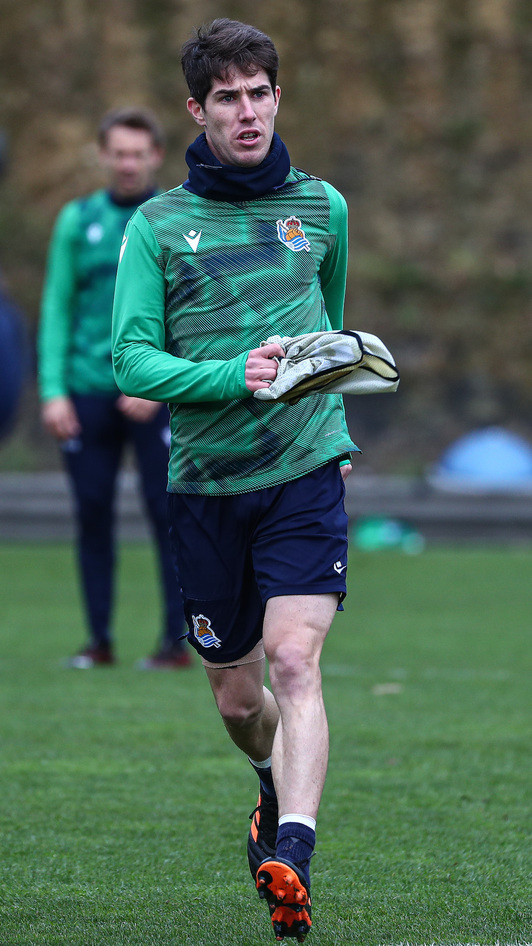 Aritz Elustondo ha tenido que abandonar el último entrenamiento con dos costillas fracturadas. (Prensa REAL SOCIEDAD)