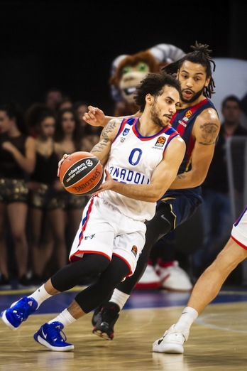 Luca Vildozaren laguntzarik gabe, Larkinen etorria geratzen nahikoa lan izan behar du Pierria Henryk ostiralean. (Jaizki FONTANEDA / FOKU)