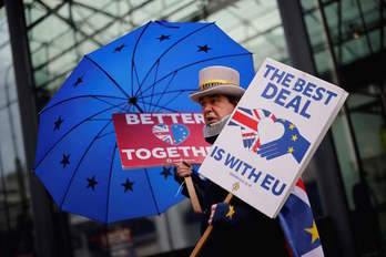Un activista anti-Brexit en el centro de Londres. (Tolga AKMEN/AFP)