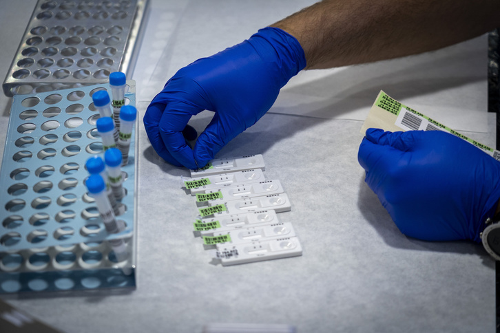 Pruebas médicas para la detección del covid-19. (Gorka RUBIO / FOKU)