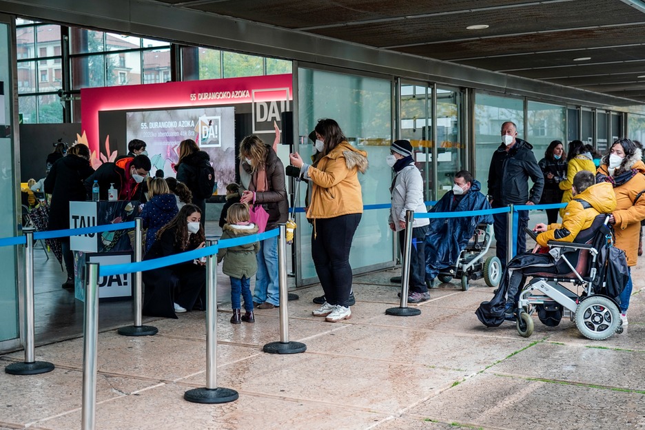 Gutxi batzuk izan dira Landak hartu dituen aurkezpen eta mahainguruetara sartzeko aukera izan dutenak, betiere, segurtasun neurri guztiak betez. (Marisol RAMIREZ | FOKU) Gutxi batzuk izan dira Landak hartu dituen aurkezpen eta mahainguruetara sartzeko aukera izan dutenak, betiere, segurtasun neurri guztiak betez. (Marisol RAMIREZ | FOKU)