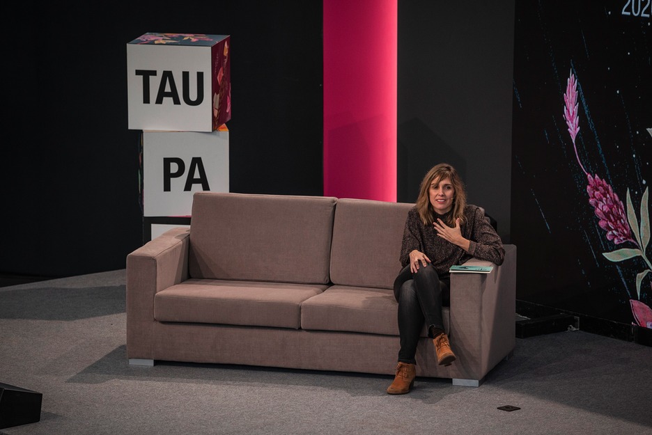 Programatutako aurkezpenen artean, Leire Bilbaok bere azken liburua aurkeztu du. (Aritz LOIOLA | FOKU) Programatutako aurkezpenen artean, Leire Bilbaok bere azken liburua aurkeztu du. (Aritz LOIOLA | FOKU)