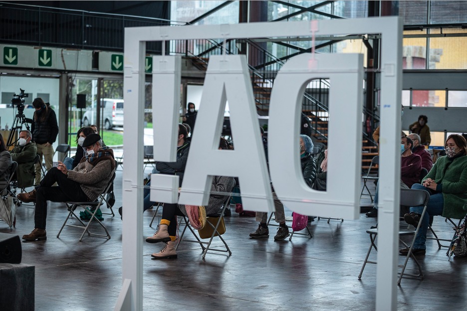 Baina aurtengoa Azoka ez-ohikoa bada ere, Azoka izaten jarraitzen du. Zalantzan duenak, sar dadila www.durangokoazoka.eus webgunera. Bada zer kuxkuxeatu. (Marisol RAMIREZ | FOKU) Baina aurtengoa Azoka ez-ohikoa bada ere, Azoka izaten jarraitzen du. Zalantzan duenak, sar dadila www.durangokoazoka.eus webgunera. Bada zer kuxkuxeatu. (Marisol RAMIREZ | FOKU)