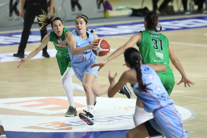 Angela Bjorklund ha sido la principal ejecutora de Gernika Bizkaia, pero la labor de distribución y anotación de Itziar Ariztimuño también ha sido notable. (Endika PORTILLO / FOKU)