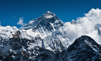 Imagen del Everest, ahora a X.XXX metros sobre el nivel del mar. (GETTY IMAGES)