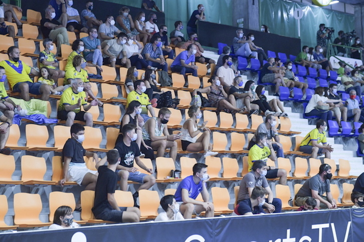 Público en un partido de balonmano en una imagen de archivo. (Idoia ZABALETA/FOKU)
