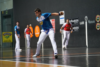 Berriko Binakakoa irabazita egingo du debuta Ezkurdiak aurtengo kaiolan eta iazko txapela defenditu behar du. (Endika PORTILLO/FOKU)