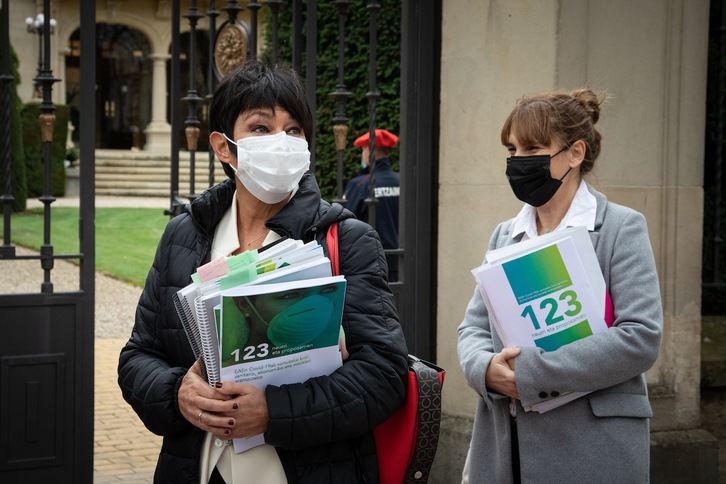 Maddalen Iriarte y Nerea Kortajarena, EH Bilduko legebiltzarkideak. (Endika PORTILLO/FOKU)