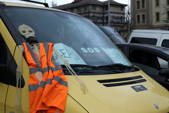 Ekitaldi eta ikuskizunen sektorearen muturreko egoera irudikatu dute. (Aritz LOIOLA / FOKU)