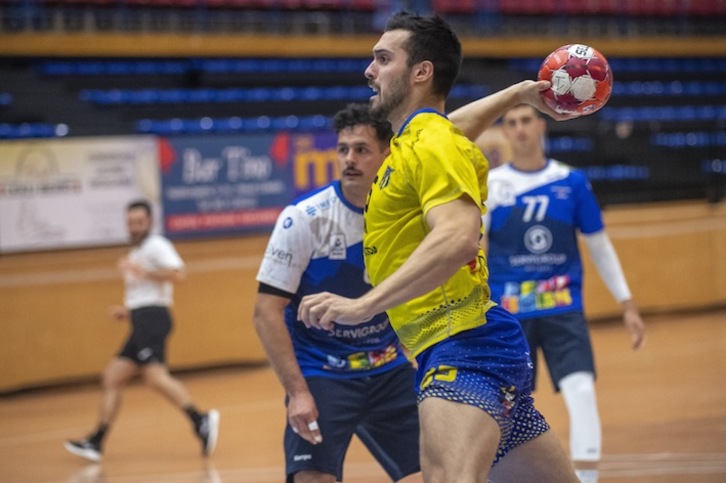 Jon Azkue, uno de los destacados del Bidasoa en su derrota en Granollers. (Juan Carlos RUIZ / FOKU)