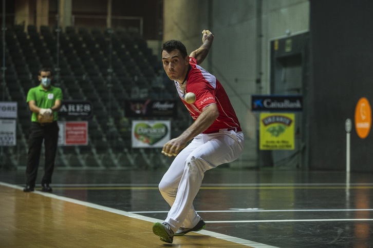 Erik Jaka, pilota zabaletik biltzen (Aritz LOIOLA / FOKU)