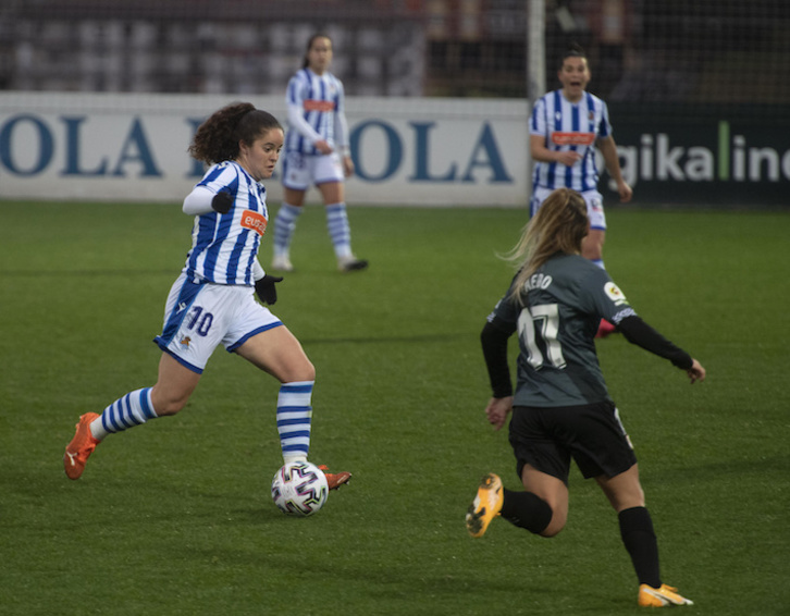 La Real quiere sumar su tercera victoria de la semana. En la imagen Eizagirre, autora de los tres últimos goles de su equipo, en el último partido ante el Rayo. (Jon Urbe/Foku)