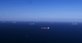 Petroleros en el Mar Rojo. (AFP)