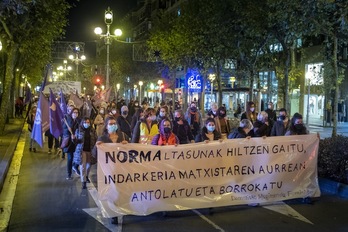 Manifestación en Donostia del Día Internacional contra la Violencia Machista. (Jon URBE/FOKU)