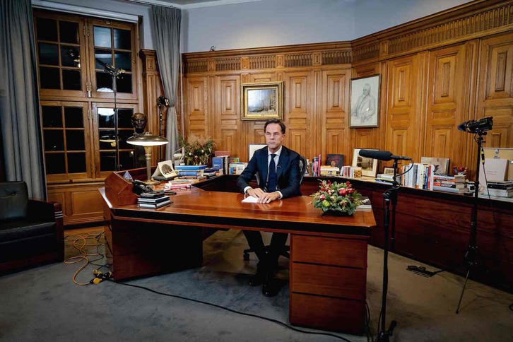 Mark Rutte se ha dirigido hoy a los habitantes de los Países Bajos, en una inusual comparecencia. (Bart MAAT-ANP/AFP)