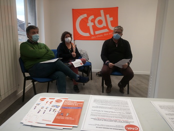 Laurent Roux, Juana Etchegoin et Michel Larralde demandent l'ouverture d'assises du logement en Pays Basque. © AAO